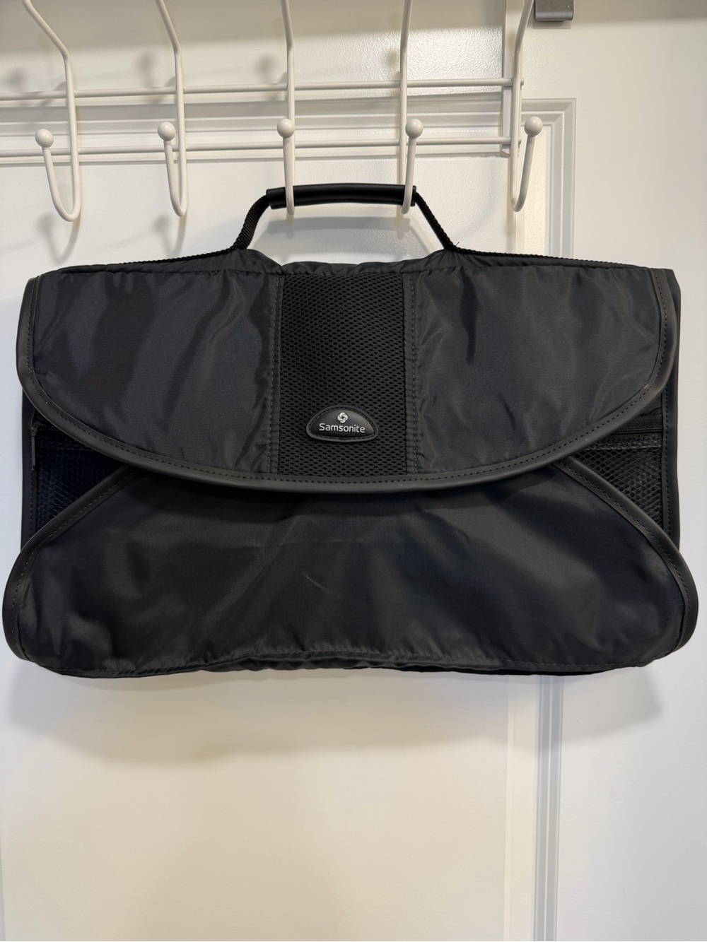 Samsonite Bi-Fold Garment Bag Black Lightweight Suit Jacket Travel Carrier